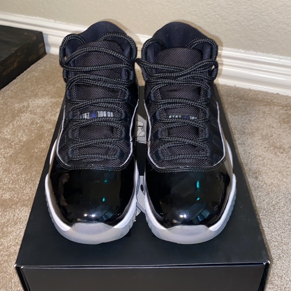 SIZE-7.5 Space Jams- Jordans. Barely Worn. - Picture 3 of 5